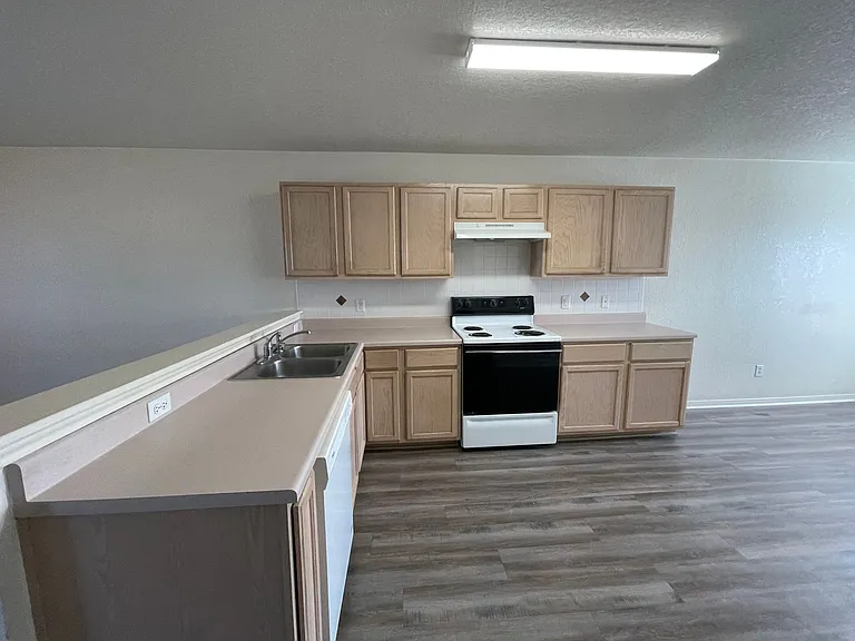 1606 Dugger Cir #D — Photo 6