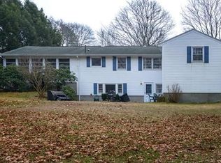 9 Fairway Dr, Bellingham, MA 02019