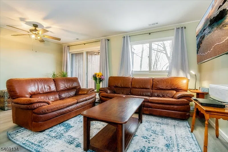 2 bed, 2.0 bath, $2,300 — Photo 3
