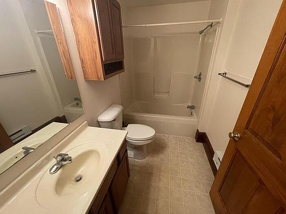 5th image of 214 Wood St Unit 3