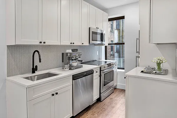 Sold by Compass | media 21