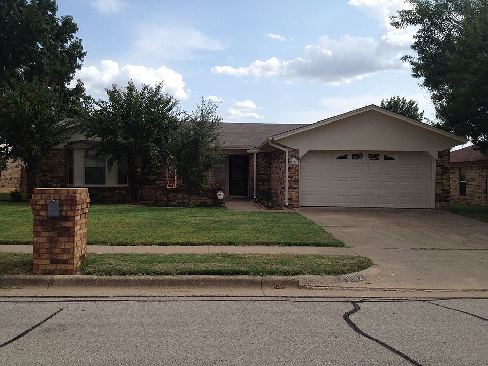 1st image of 1332 Storm Dr