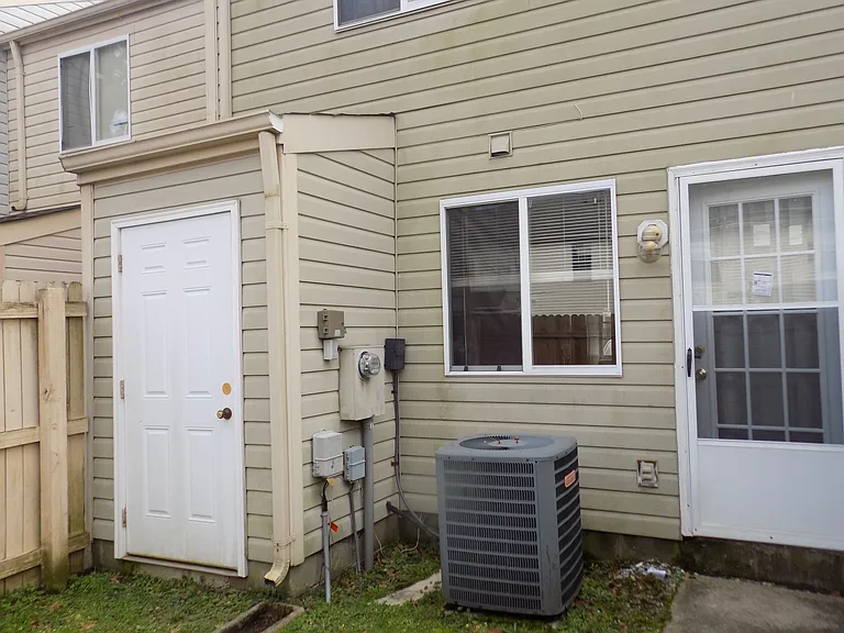 40 Lucinda Ct — Photo 32