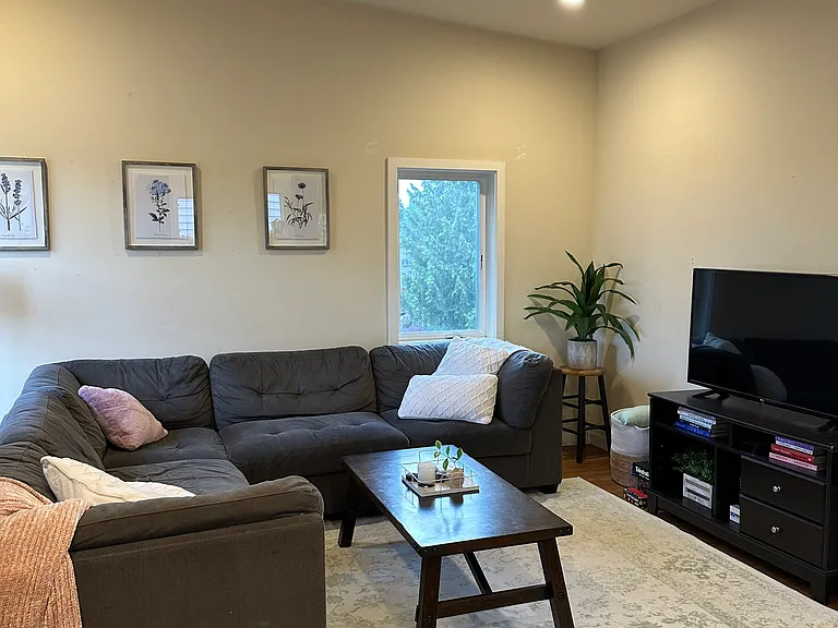643 W Nickerson St #4 — Photo 4