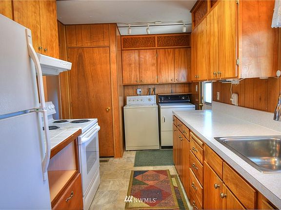 4th image of 1200 Lincoln St Unit 185