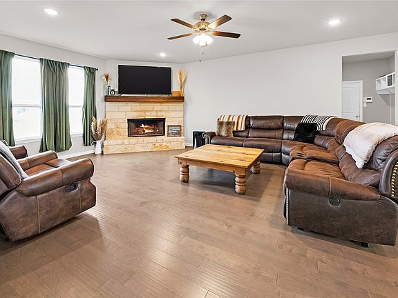 4th image of 308 Olde Knoll Pl