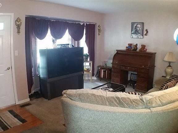 4th image of 5083 Woodstock Dr