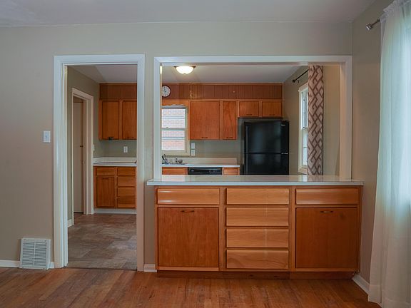 5th image of 1528 Clark Ave