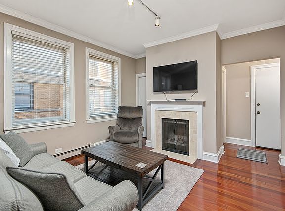 3rd image of 630 W Waveland Ave