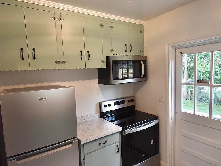 219 E 6th Ave — Photo 7
