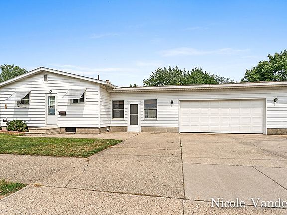3rd image of 1600 Slayton Ave