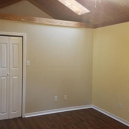 5th image of 621 Coit St