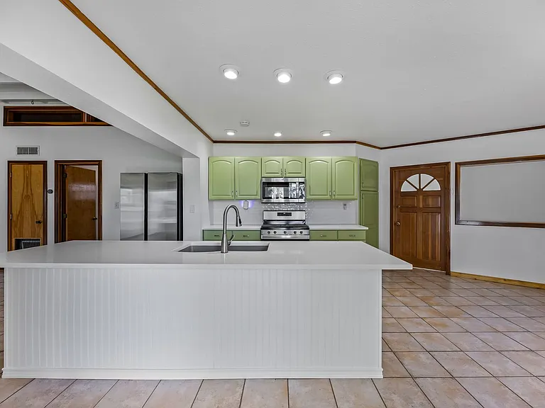 485 N Shore Dr — Photo 32