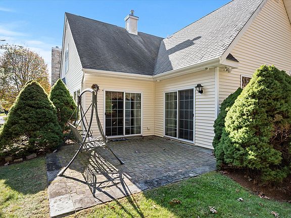 3rd image of 68 Golden Spruce Dr