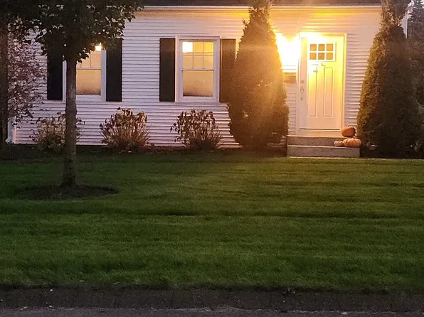 28 School Street, Windsor Locks, CT 06096