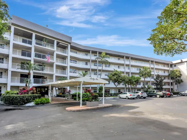 565 Oaks Lane #512, Pompano Beach, FL 33069