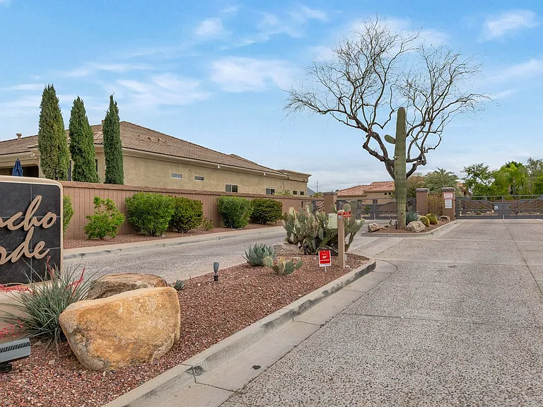 11139 E Cannon Dr — Photo 26