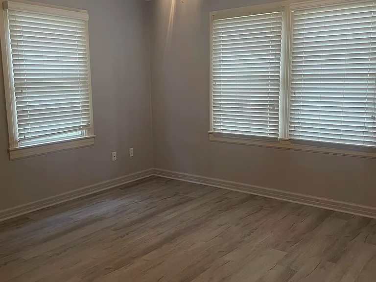 327 Morningside Dr — Photo 9