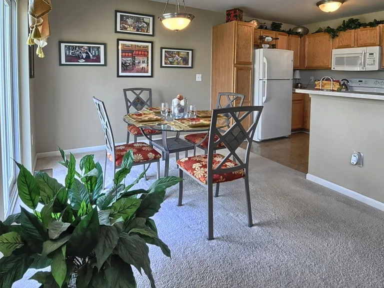 Ashford Apartments — Photo 32