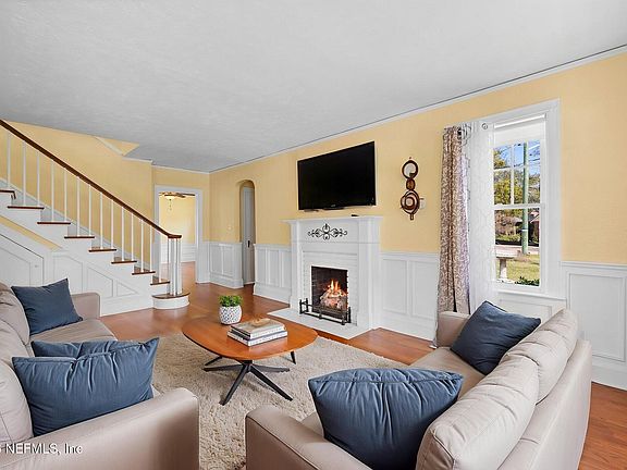 5th image of 1127 RIVIERA Street