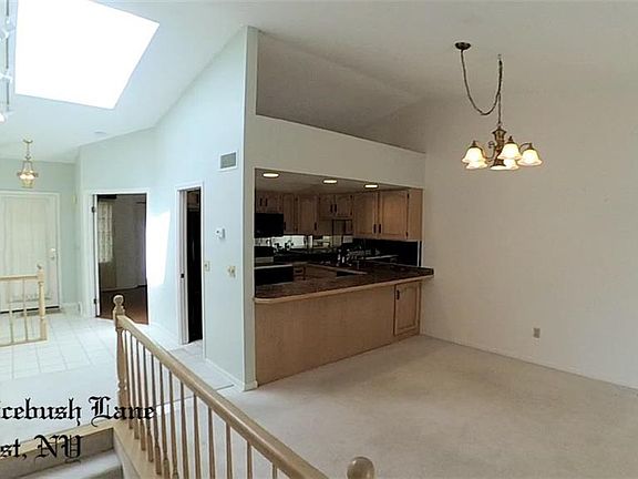 3rd image of 16 Spicebush Ln