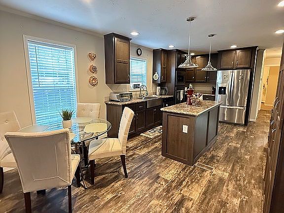 3rd image of 3855 Emerald Park Dr