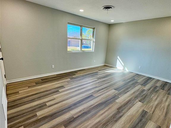 3rd image of 5237 Catskills Dr