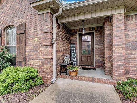 4th image of 424 Oakwood Ln
