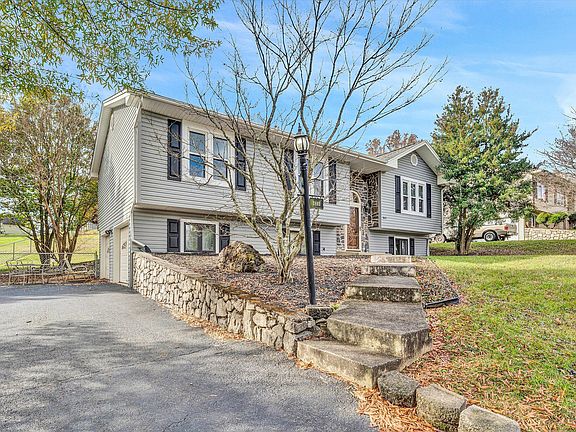 2nd image of 3801 Cundiff Dr