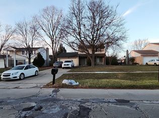 17590 Lincoln Dr, Lathrup Village, MI 48076