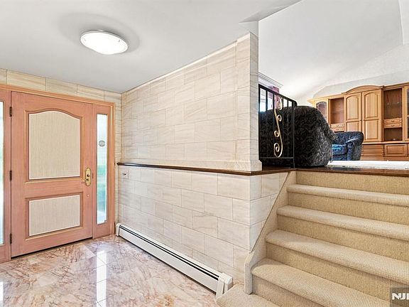 5th image of 65 Hickory St