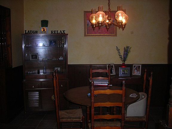 Dining room with faux finish. Pic taken from Kitchen 