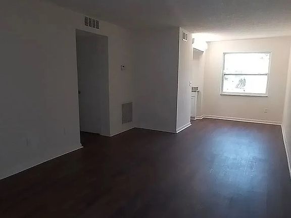 5th image of 4331 Glenwood Ave APT 11