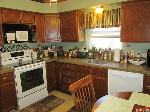 4th image of 22642 Englehardt St