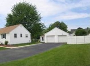 25590 Maywood St, Woodhaven, MI 48183