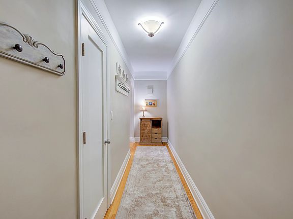 2nd image of 117 Park Ln S #D5l