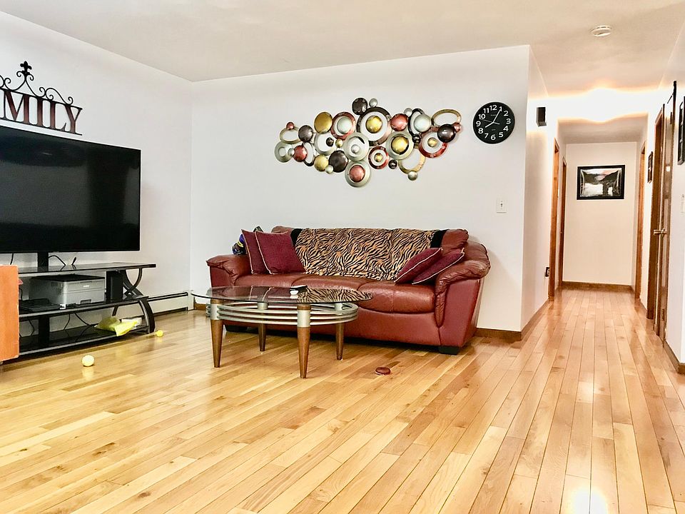 1st image of 20 Swan St #1