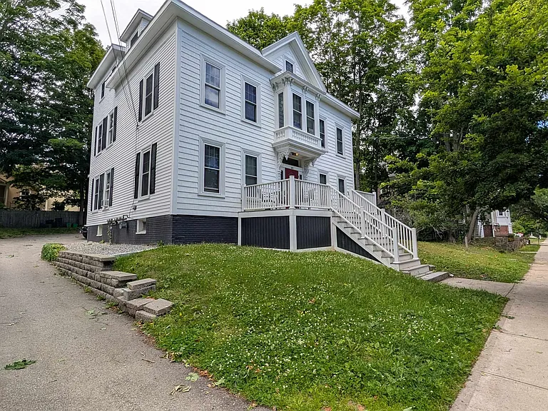270 Richards Ave #4 — Photo 2