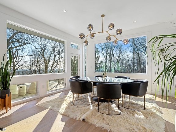 4th image of 62 Canterbury Ln