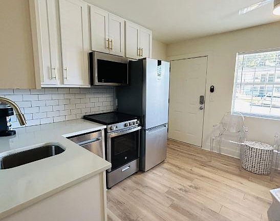 2nd image of 644 W Magnolia Ave #5c3efe8b5