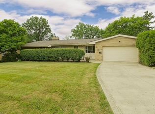 25520 Bryden Rd, Beachwood, OH 44122