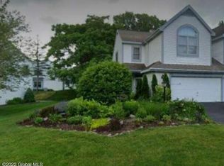 22 Malibu Hl, Rensselaer, NY 12144