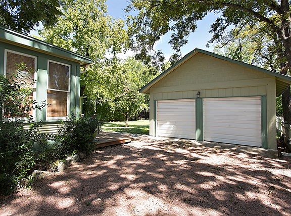 5th image of 406 E Travis St