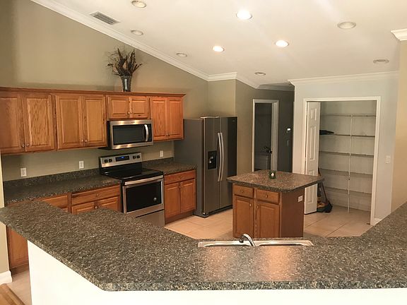 3rd image of 15035 Community Ave