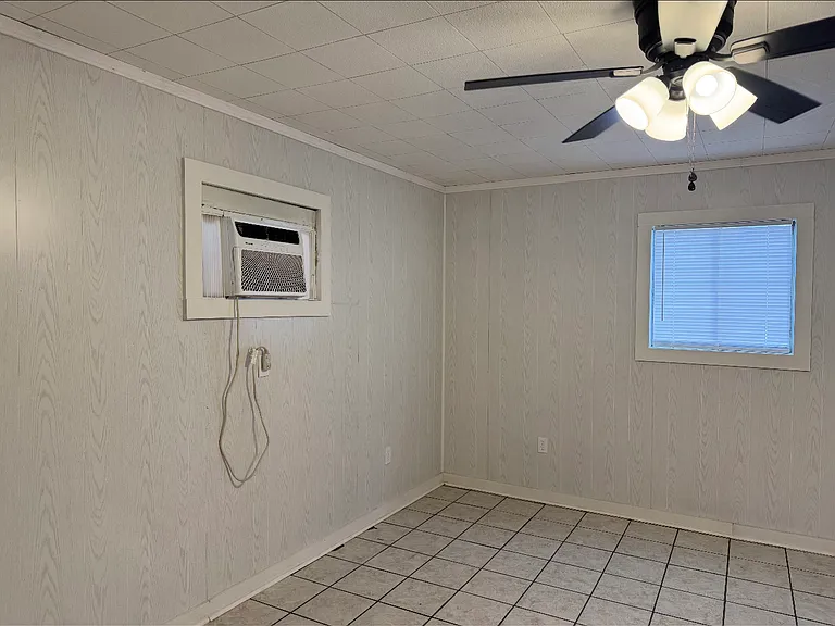423 Harding St — Photo 3