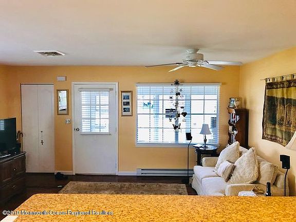 4th image of 1019D Aberdeen Dr