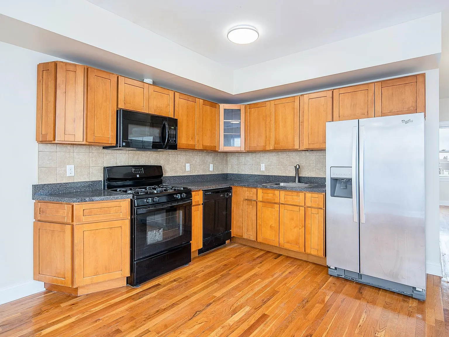 3 bed, 2.0 bath, 1100 sqft, $2,950 — Photo 4