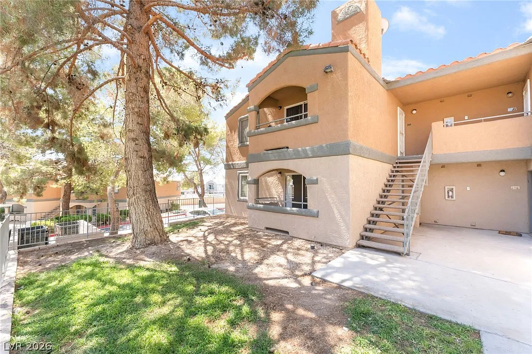 1 bed, 1.0 bath, 660 sqft, $1,100 — Photo 2