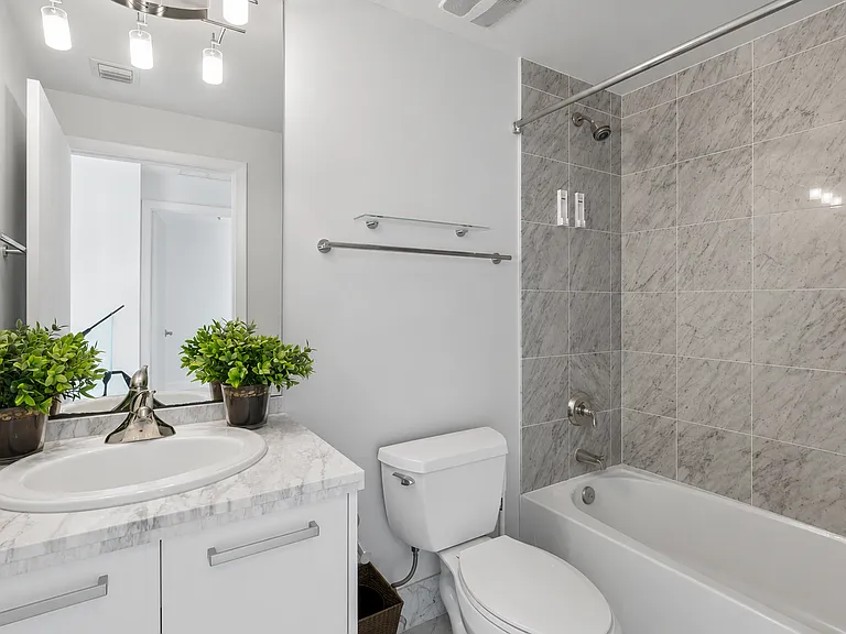 244 Biscayne Blvd #39N — Photo 16