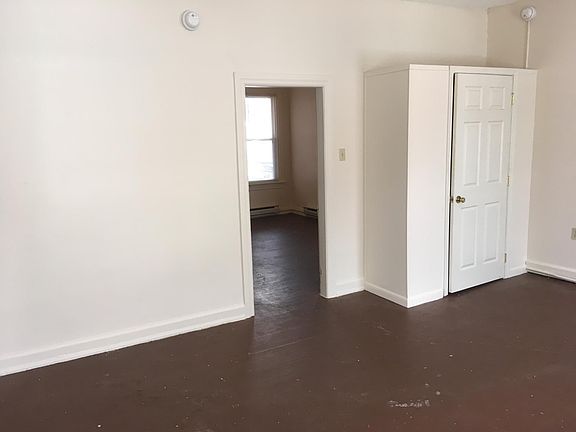 5th image of 145 East Ave APT 3